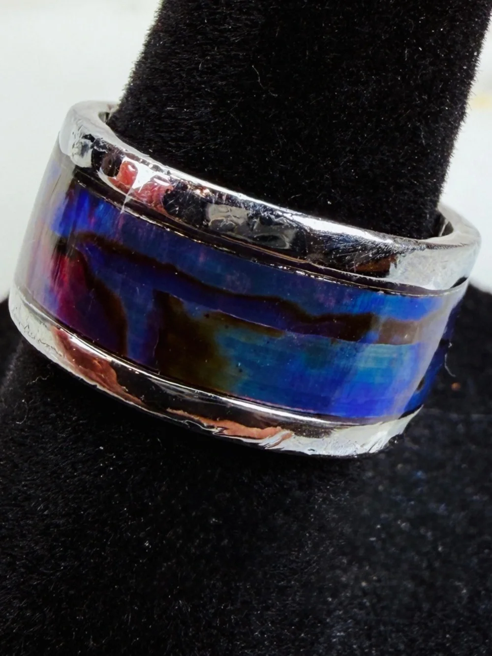 Beautiful vintage Silvertone blue swirl size 6 1/2 band ring